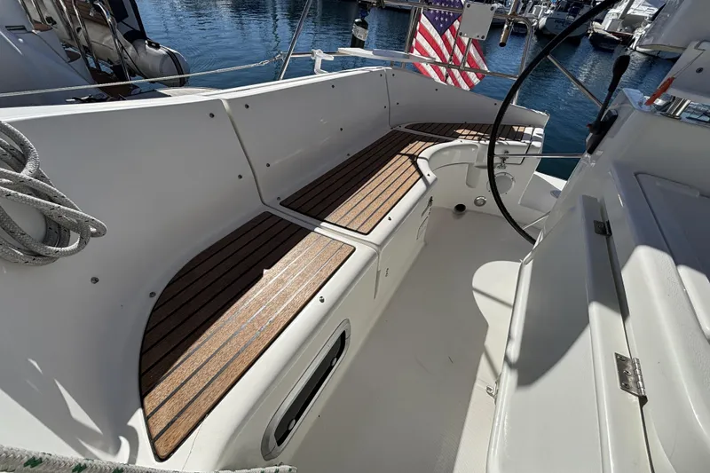 Slide: The Image of Cockpit of 1997 Beneteau Oceanis 400 sailboat with wooden seating and steering wheel. - 32