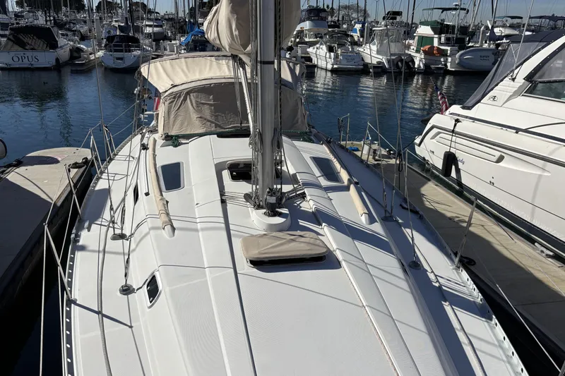 Slide: The Image of 1997 Beneteau Oceanis 400 sailboat docked in a marina, surrounded by other boats. - 5