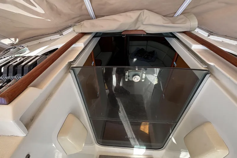 Slide: The Image of Interior view of 1997 Beneteau Oceanis 400 sailboat cabin entrance. - 50