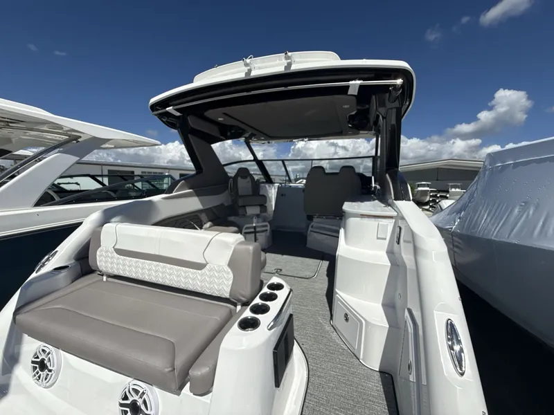 Slide: The Image of Hurricane SD 3200 OB 2026 - 19