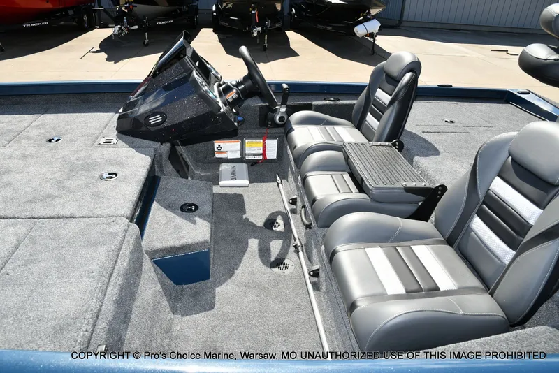 Slide: The Image of Ranger RT188P Garmin Livescope Cup Equipped 2026 - 17