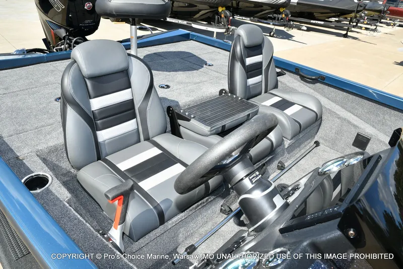 Slide: The Image of Ranger RT188P Garmin Livescope Cup Equipped 2026 - 34