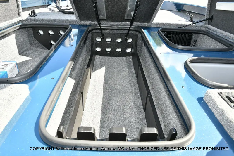 Slide: The Image of Ranger RT188P Garmin Livescope Cup Equipped 2026 - 54