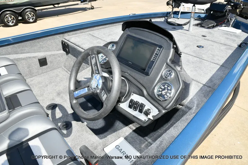 Slide: The Image of Ranger RT188P Garmin Livescope Cup Equipped 2026 - 9