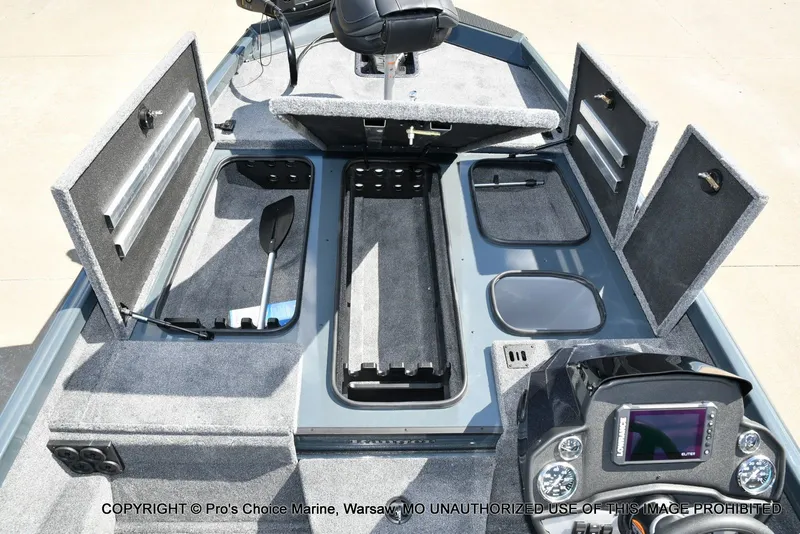 Slide: The Image of Ranger RT198P w/150 Pro-XS 4 Stroke 2026 - 10