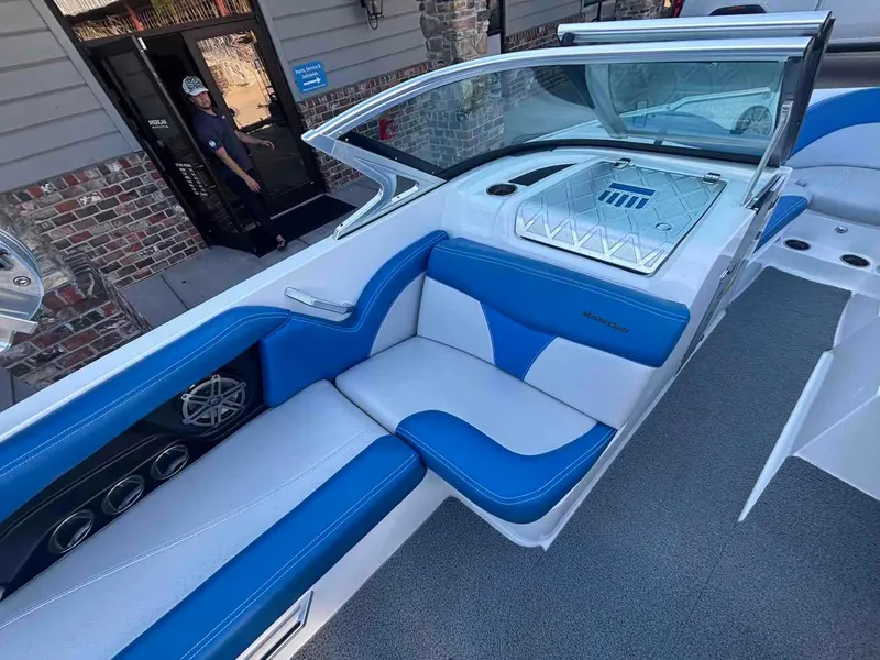 Slide: The Image of MasterCraft X10 2016 - 10