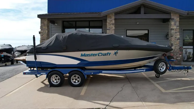 Slide: The Image of MasterCraft X10 2016 - 16
