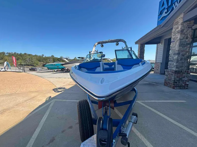 Slide: The Image of MasterCraft X10 2016 - 7