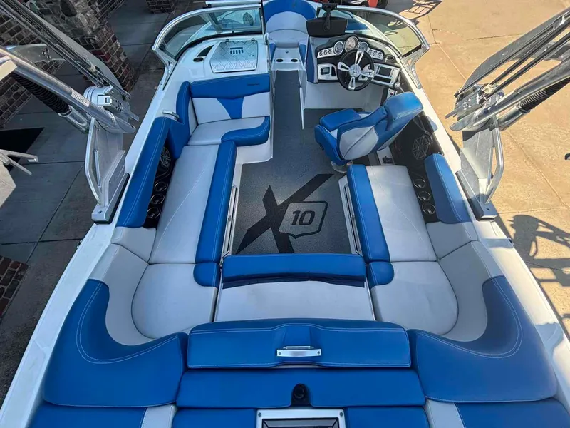 Slide: The Image of MasterCraft X10 2016 - 9