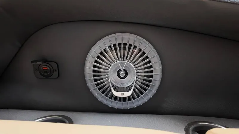 Slide: The Image of Speaker and port in Barletta Cabrio 22QC, 2026 model. - 19