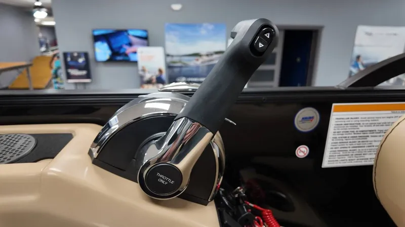 Slide: The Image of Barletta Cabrio 22QC 2026 throttle lever interior view. - 41