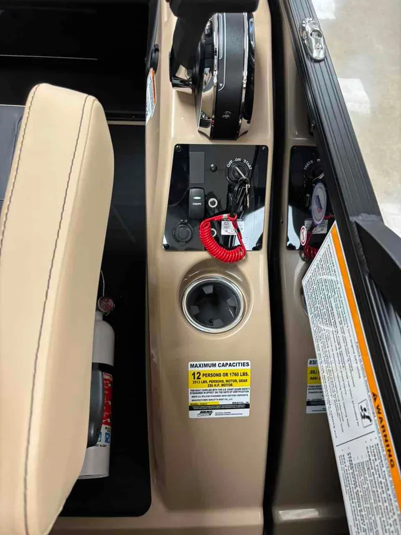 Slide: The Image of Mercury 200 V6 engine on Barletta Cabrio 22QC, year 2026. - 8