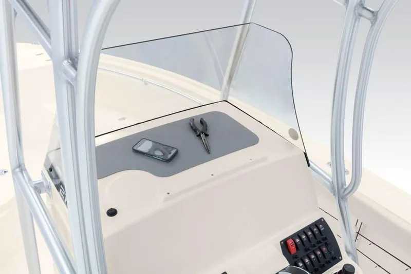 Slide: The Image of Mako 214 Center Console 2020 - 31