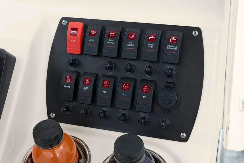 Slide: The Image of Mako 214 Center Console 2020 - 33