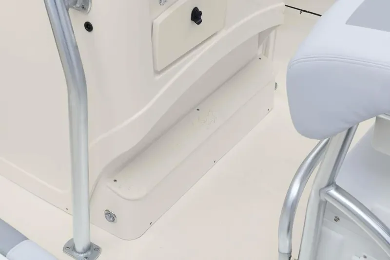 Slide: The Image of Mako 214 Center Console 2020 - 34