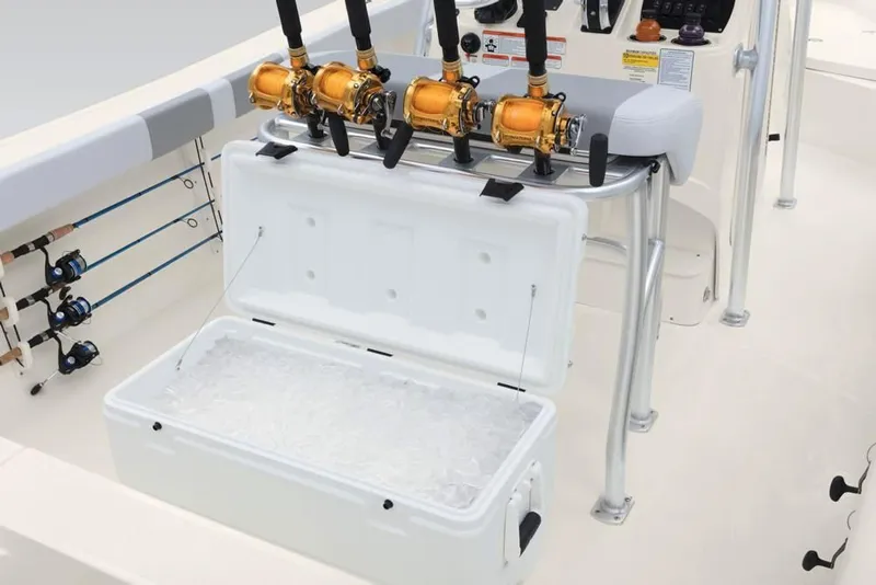 Slide: The Image of Mako 214 Center Console 2020 - 40