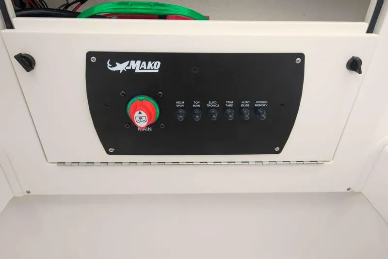 Slide: The Image of Mako 214 Center Console 2020 - 45