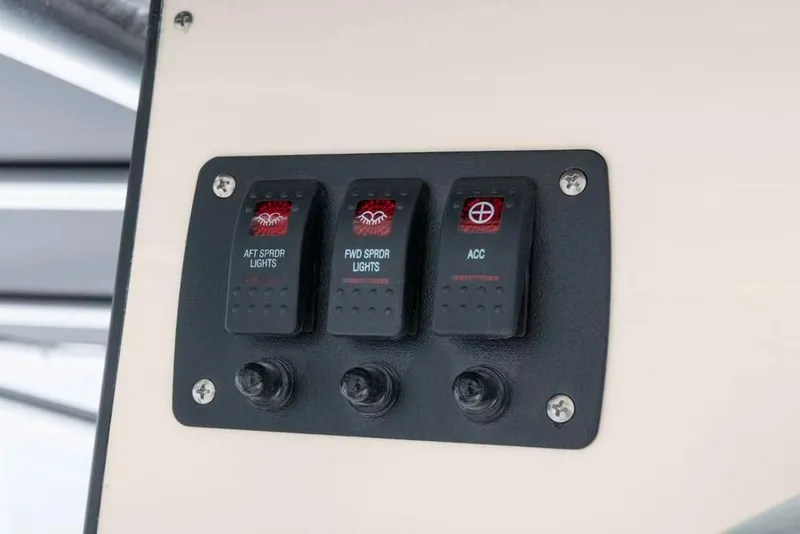 Slide: The Image of Mako 214 Center Console 2020 - 47