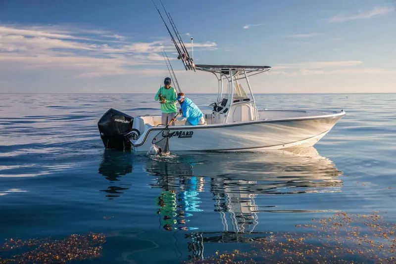 Slide: The Image of Mako 214 Center Console 2020 - 6