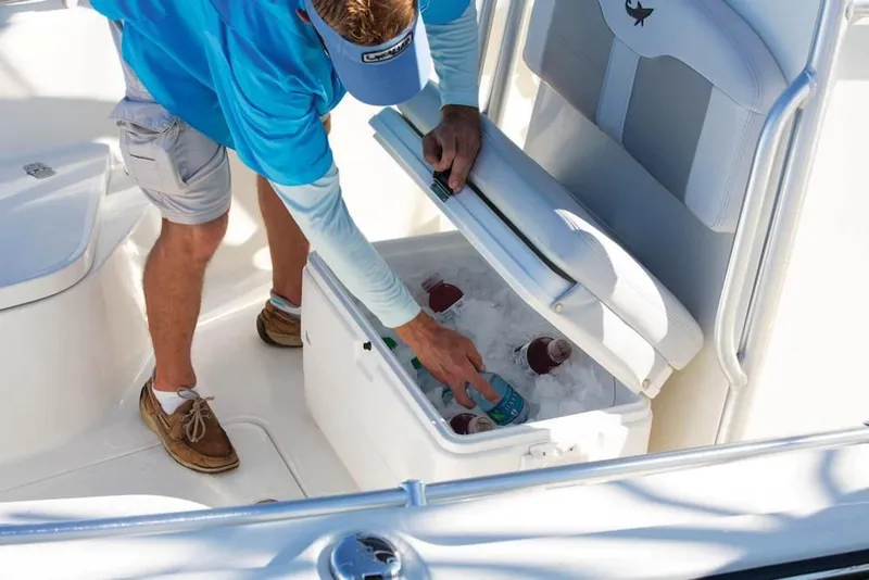 Slide: The Image of Mako 214 Center Console 2020 - 64