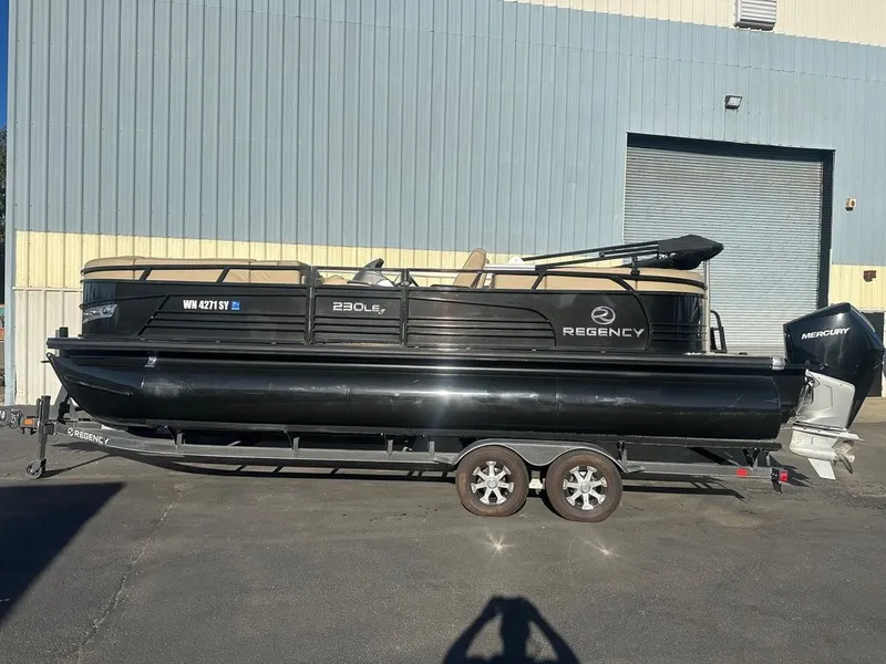 Slide: The Image of Regency 230 DL3 2021 - 2