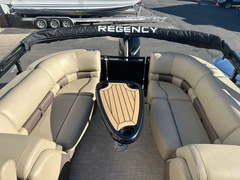 Slide: The Image of Regency 230 DL3 2021 - 6