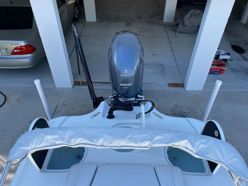 Slide: The Image of Yellowfin 21 Bay 2018 - 10