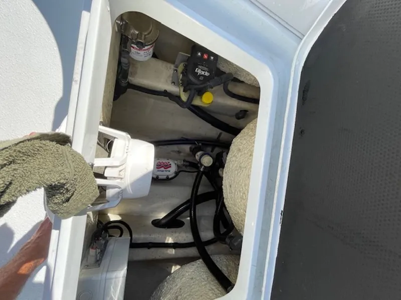 Slide: The Image of Yellowfin 21 Bay 2018 - 15