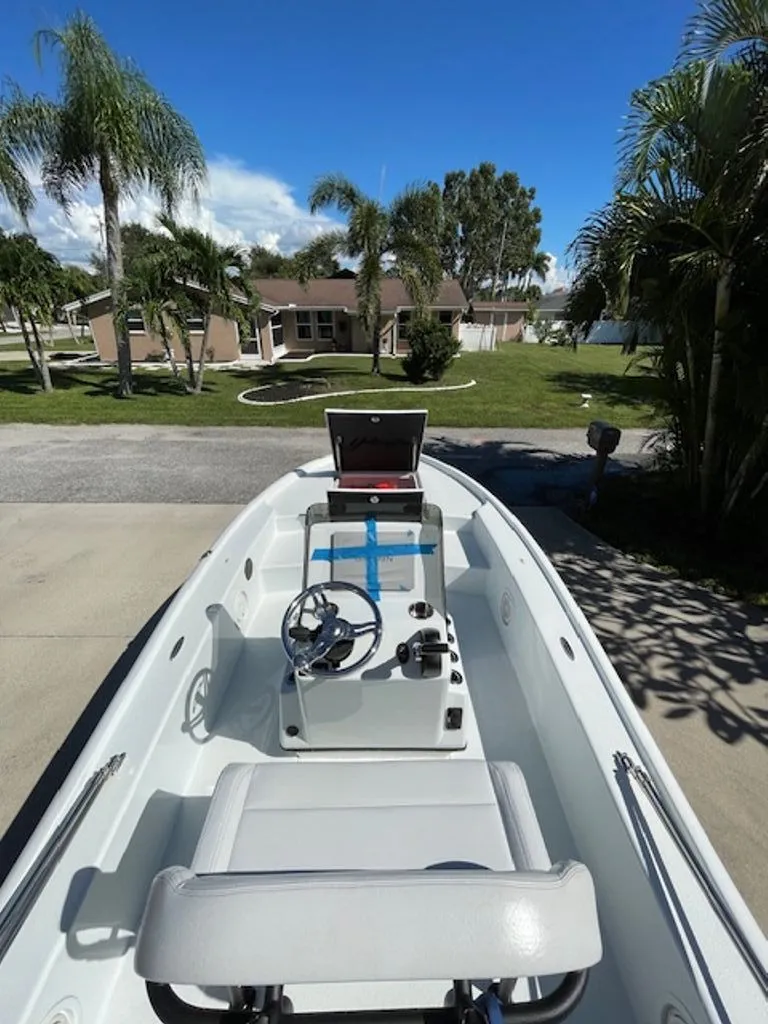 Slide: The Image of Yellowfin 21 Bay 2018 - 17