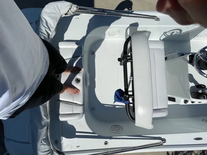 Slide: The Image of Yellowfin 21 Bay 2018 - 18