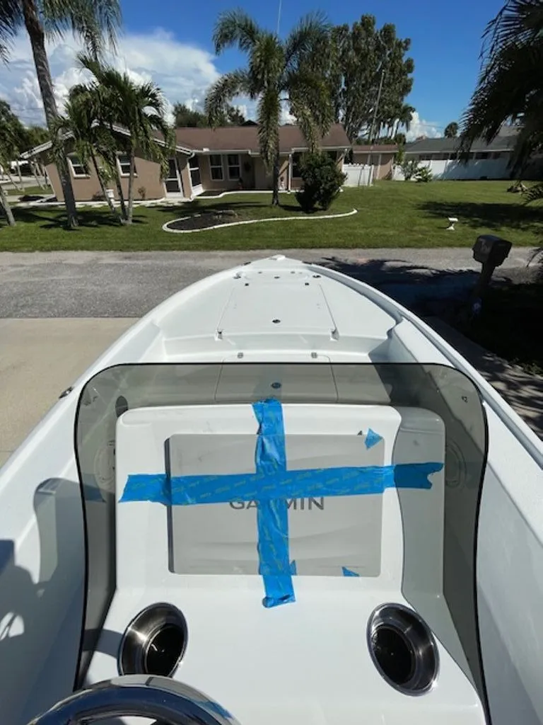 Slide: The Image of Yellowfin 21 Bay 2018 - 19