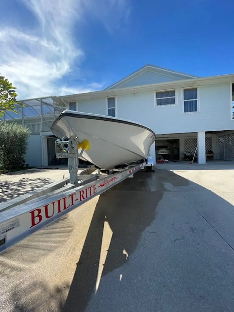 Slide: The Image of Yellowfin 21 Bay 2018 - 29