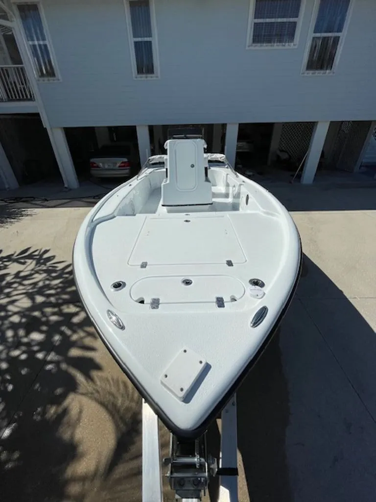 Slide: The Image of Yellowfin 21 Bay 2018 - 3