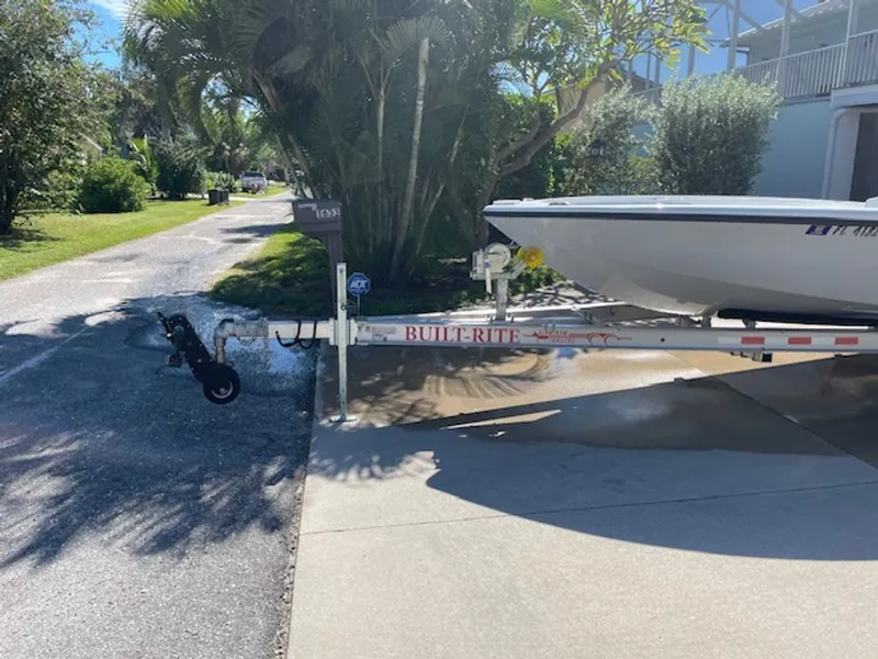 Slide: The Image of Yellowfin 21 Bay 2018 - 30