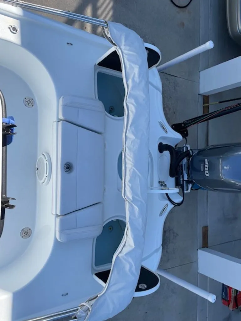 Slide: The Image of Yellowfin 21 Bay 2018 - 8