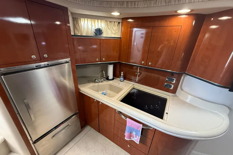 Slide: The Image of Vetus bow thruster control panel on 2003 Sea Ray 460 Sundancer yacht. - 55