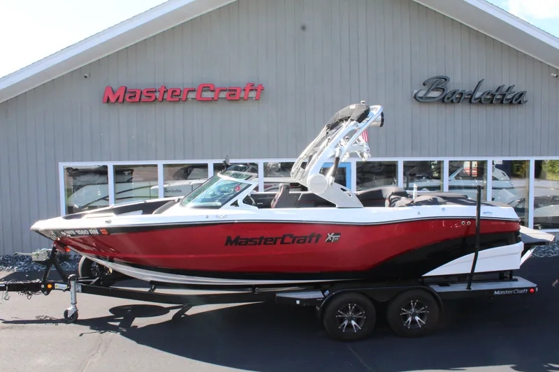 Slide: The Image of MasterCraft XT23 2017 - 1
