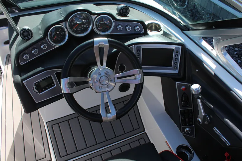 Slide: The Image of MasterCraft XT23 2017 - 11