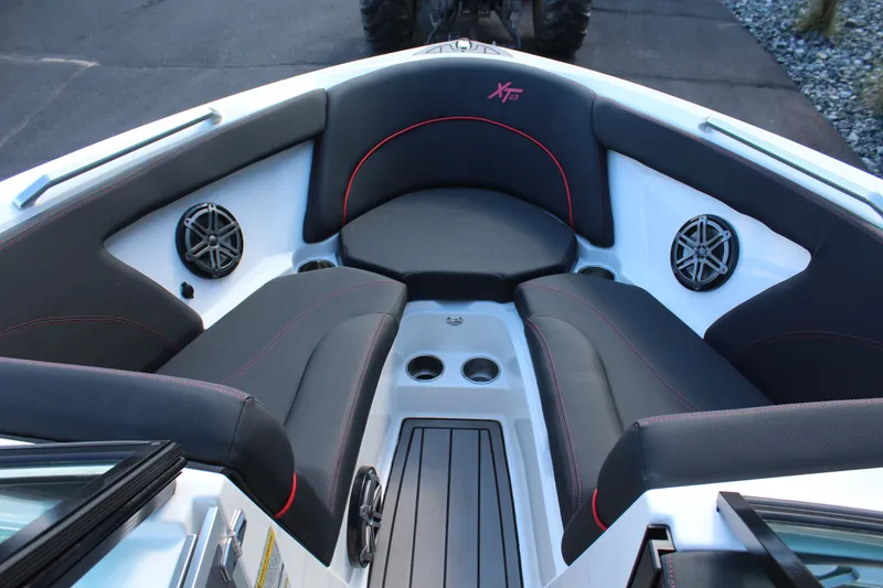 Slide: The Image of MasterCraft XT23 2017 - 13