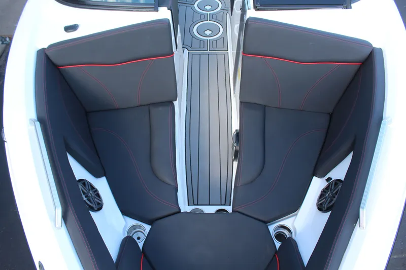 Slide: The Image of MasterCraft XT23 2017 - 14