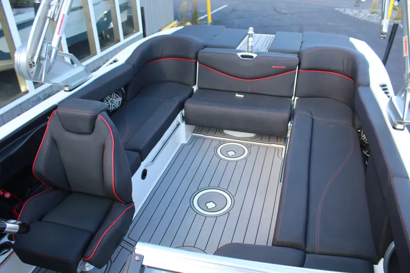 Slide: The Image of MasterCraft XT23 2017 - 15