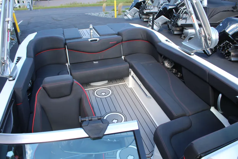 Slide: The Image of MasterCraft XT23 2017 - 16