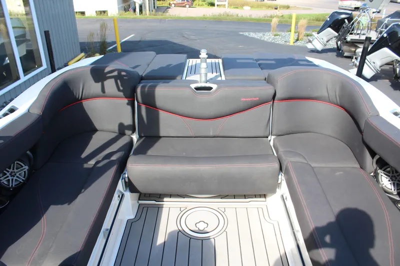 Slide: The Image of MasterCraft XT23 2017 - 17