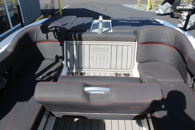 Slide: The Image of MasterCraft XT23 2017 - 18