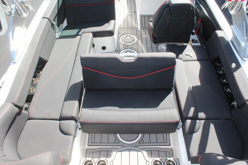 Slide: The Image of MasterCraft XT23 2017 - 19