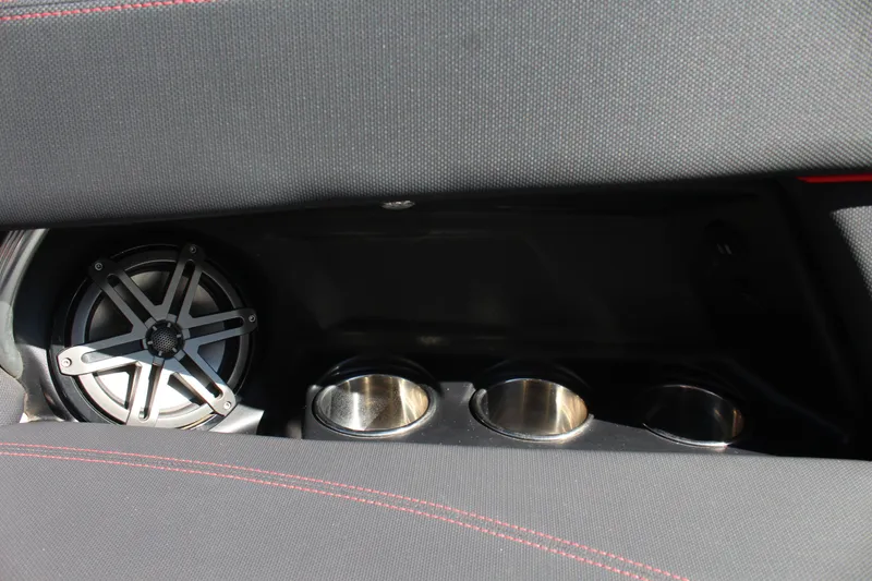 Slide: The Image of MasterCraft XT23 2017 - 20