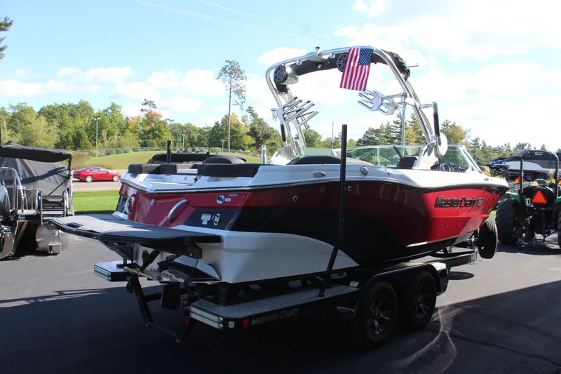 Slide: The Image of MasterCraft XT23 2017 - 4