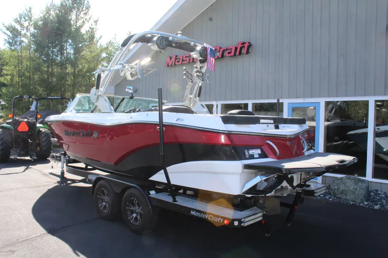 Slide: The Image of MasterCraft XT23 2017 - 5