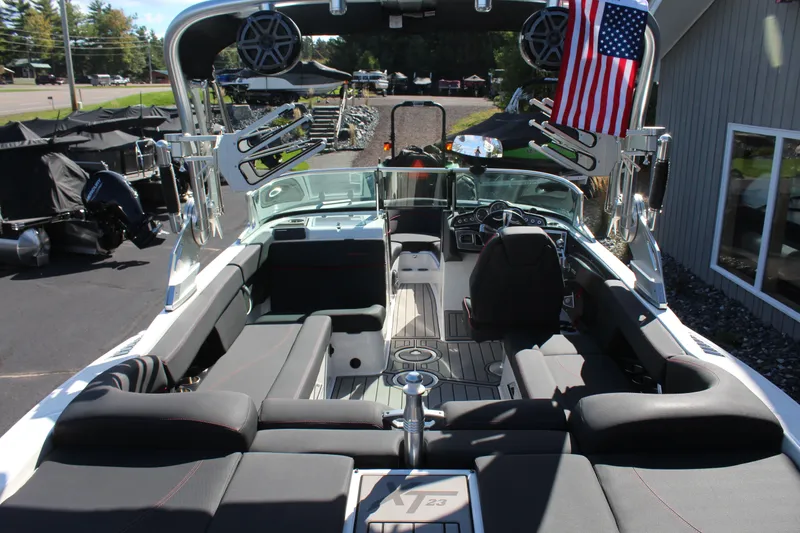 Slide: The Image of MasterCraft XT23 2017 - 6