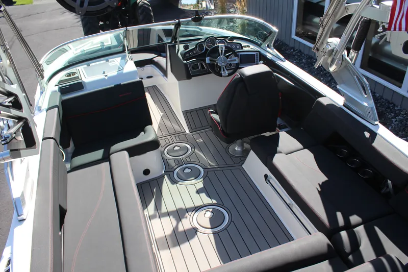 Slide: The Image of MasterCraft XT23 2017 - 7